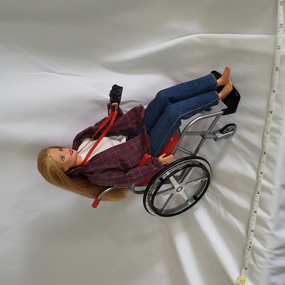 Becky School Photographer Wheelchair Barbie vintage 1998 read descrip - Picture 5 of 15